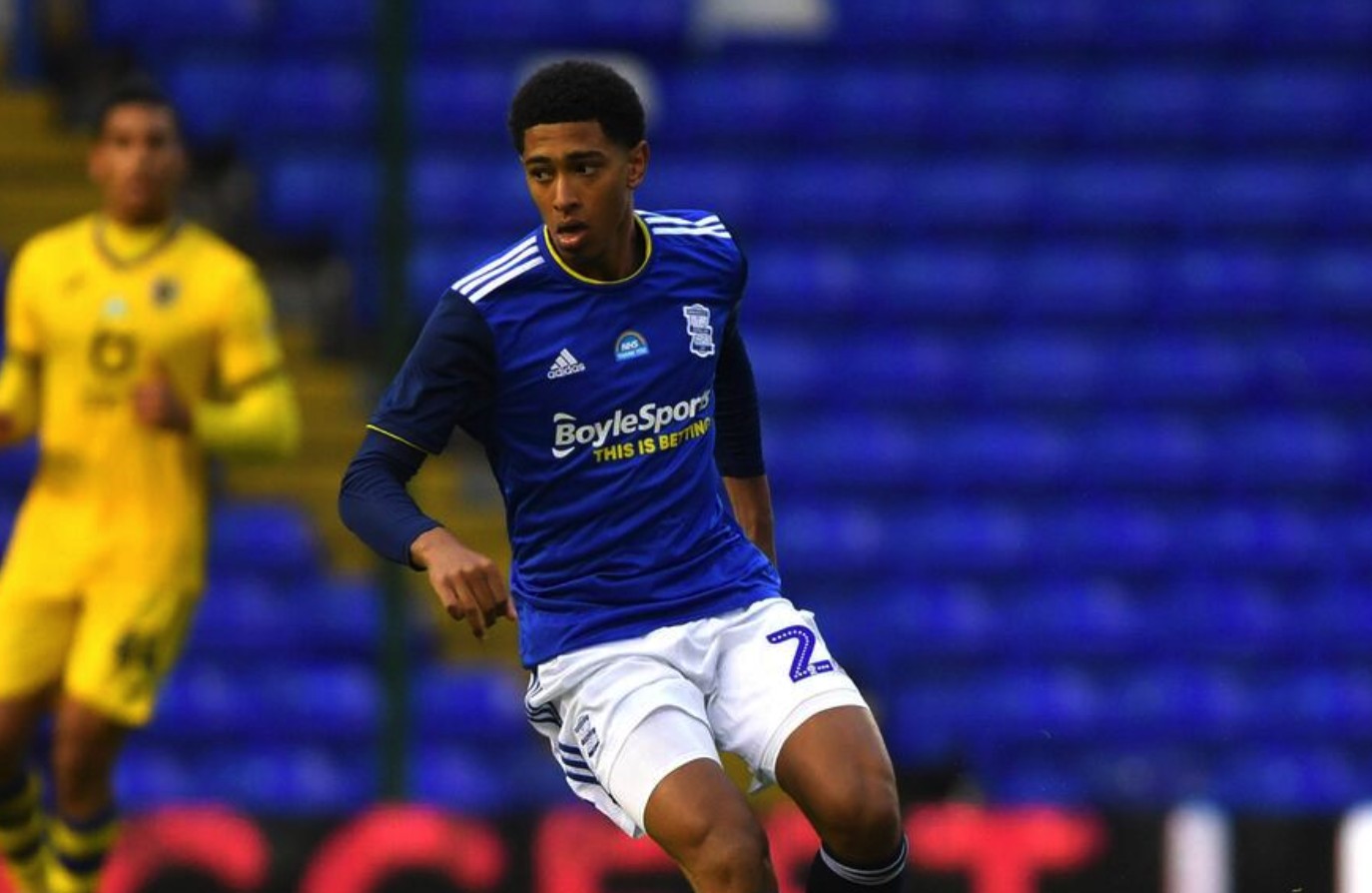 全市场：那不勒斯正寻找安古伊萨替代者，最现实的选择是梅努（全市场：那不勒斯物色安古伊萨接班人，梅努被视为最可行的人选）