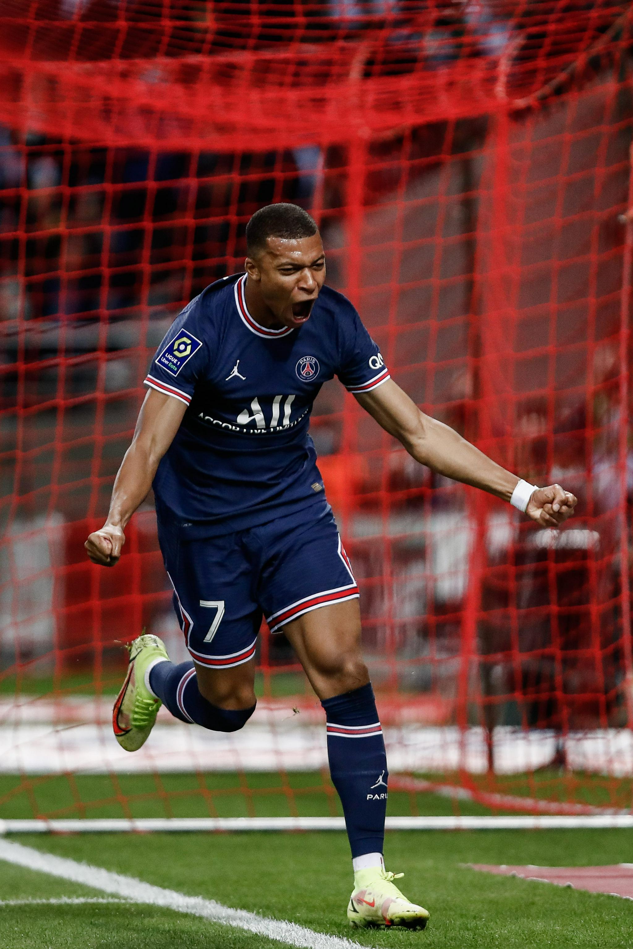 身价6000万!TA：23岁安德森是曼联中场引援首选，但森林冬窗不卖（TA：曼联中场头号目标为23岁安德森，身价6000万，森林冬窗拒售）