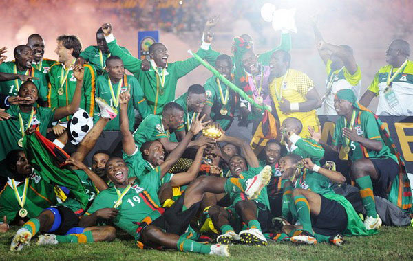 2025年世界女排联赛总决赛中，意大利女排以3-0战胜美国队，晋级四强。（2025年世联赛总决赛阶段，意大利女排3比0完胜美国队，跻身四强）