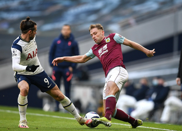 英超半场：两队合计零射正，琼斯远射中框，利兹联0-0利物浦（英超半场战报：利兹联0-0利物浦，两队零射正，琼斯远射中框）