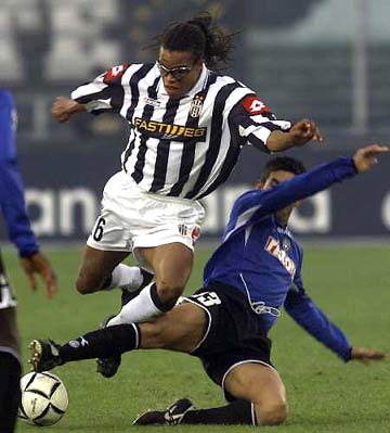 米体：维卡里奥因被自家球迷嘘而失望，考虑加盟国际米兰（米体：遭主队球迷嘘声打击，维卡里奥失望并考虑转投国际米兰）