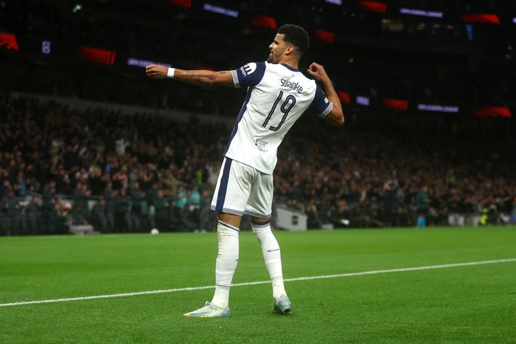 杰伦·布朗：沃尔什打得很好，但他得保持谦逊继续干脏活累活（杰伦·布朗：沃尔什表现可圈可点，但仍须谦逊并继续承担脏活累活）