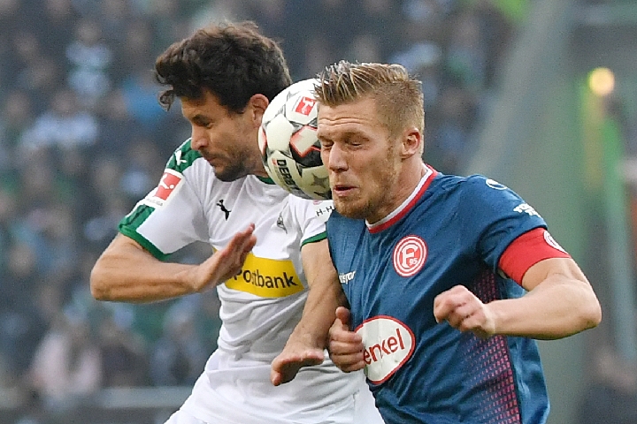 足球巴萨高层称将坚定走年轻化路线（巴萨高层表态：将坚定推进年轻化战略）