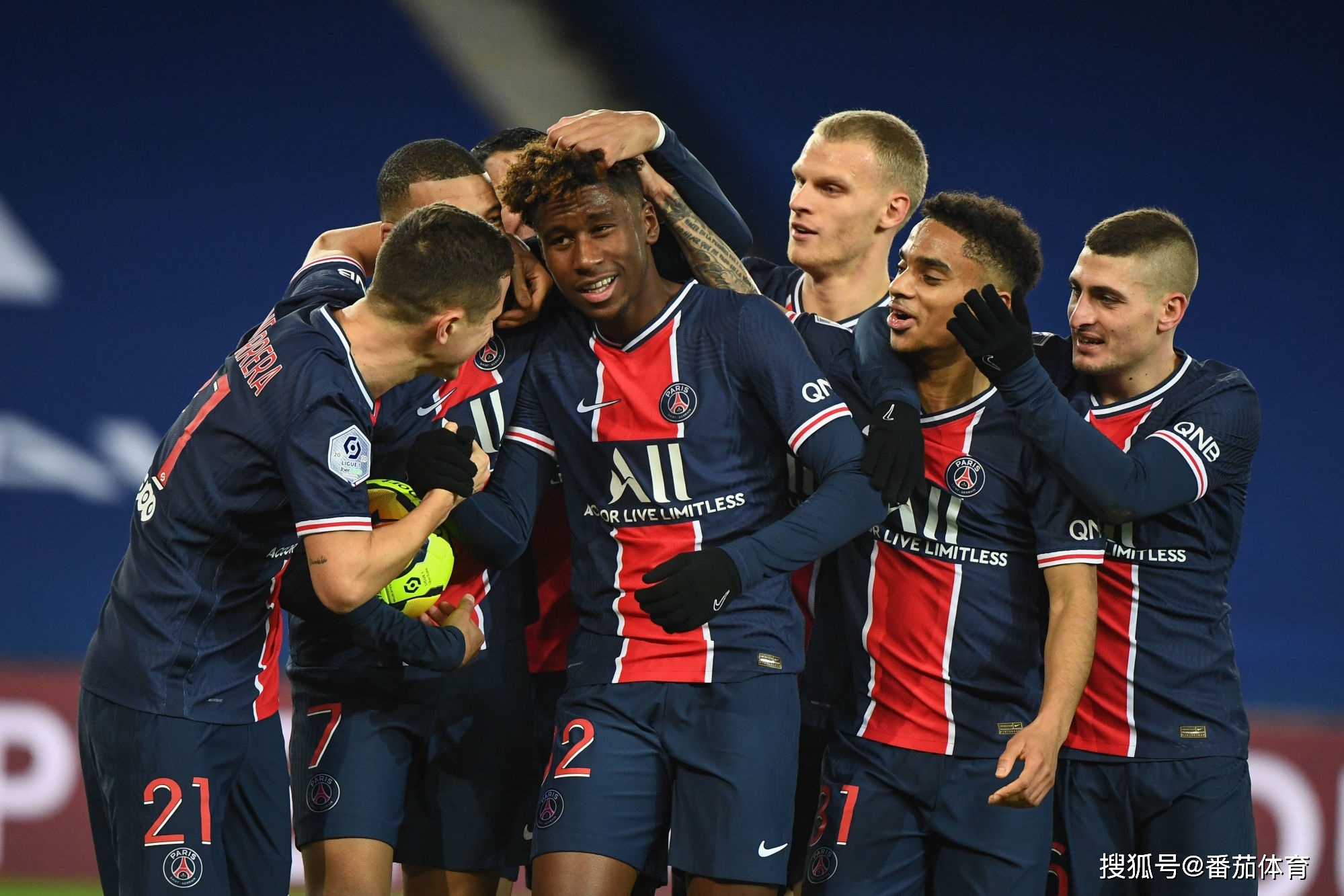 德劳伦蒂斯：孔蒂正带领球队重回正轨，球员也听从了他的指示（德劳伦蒂斯：孔蒂率队回到正轨，球员严格执行其要求）