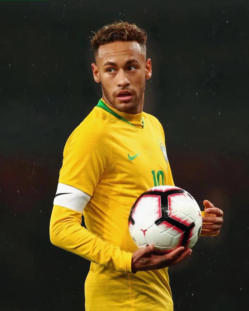 韩媒：全北现代外籍助教涉嫌“拉眼角”种族歧视韩国裁判（韩媒：全北现代外籍助教被指对韩国裁判做出拉眼角歧视手势）