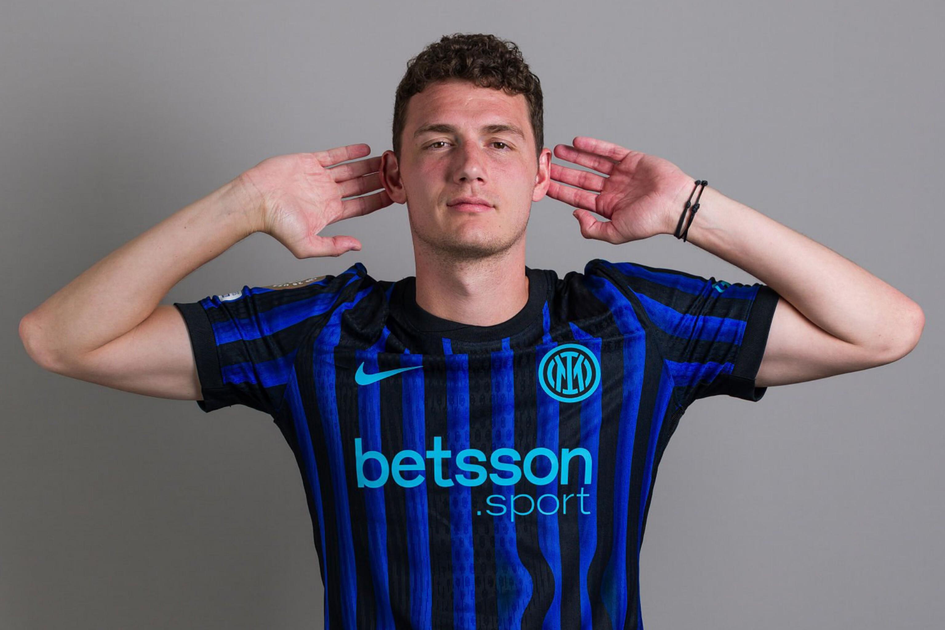 复盘曼联1-1西汉姆：阿莫林“反向换人”导致丢分，B费射门离谱（曼联1-1西汉姆复盘：阿莫林逆向换人致失分，B费射门离谱）