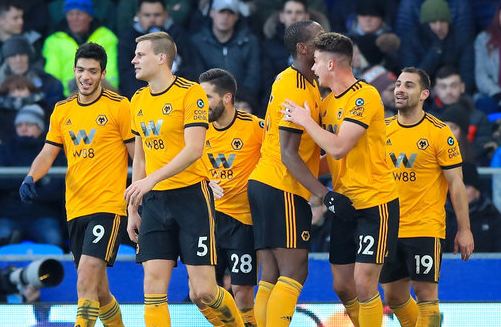 伊涅斯塔：中场球员当教练更能掌控全局，小法现在做得非常好（伊涅斯塔：中场出身执教更能把控全局，小法目前表现出色）