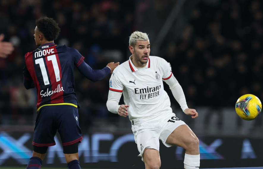 门将长传助攻惊艳全场（门将一记长传化作助攻，全场惊叹）